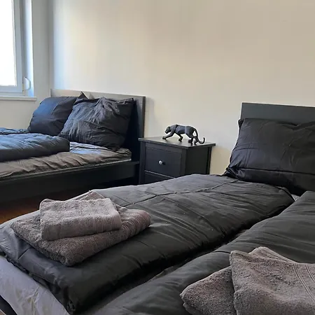 Cozy Center Designer For 10 People *