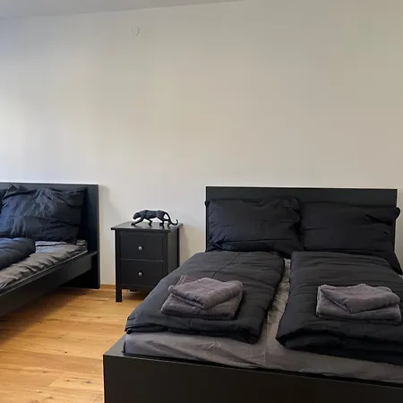 Cozy Center Designer For 10 People *