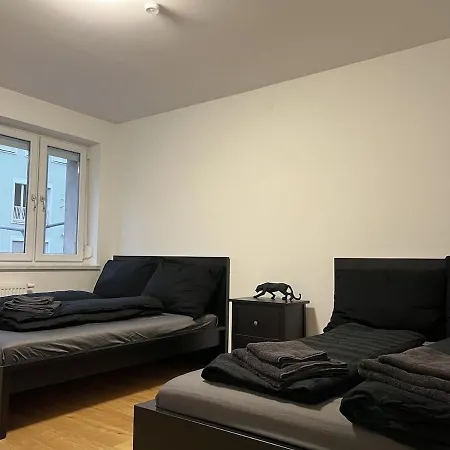 Cozy Center Designer For 10 People *