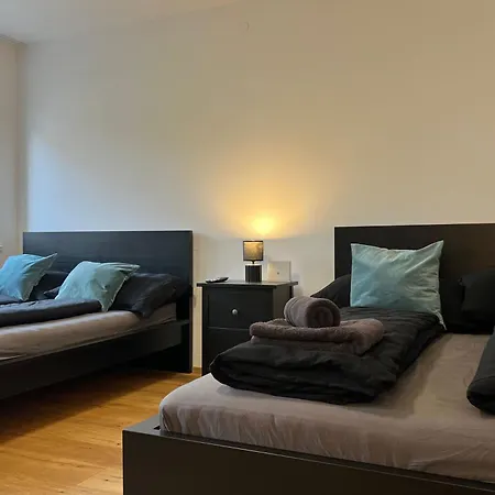 Cozy Center Designer For 10 People شقة *