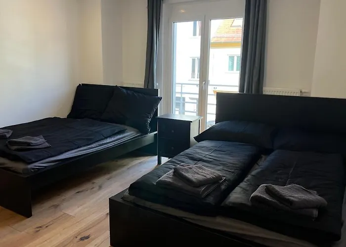 Cozy Center Designer For 10 People * Wiener Neustadt